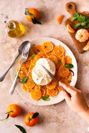 Carpaccio de Clémentine de Corse à la burrata et à l’huile d’olive